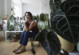 Clara Redondo, la gurú del mundo vegetal que vive con 200 plantas