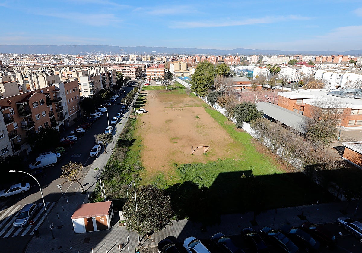 Parcela de terreno en el barrio de Santuario donde se levantará la nueva comisaría de Policía en Córdoba Este