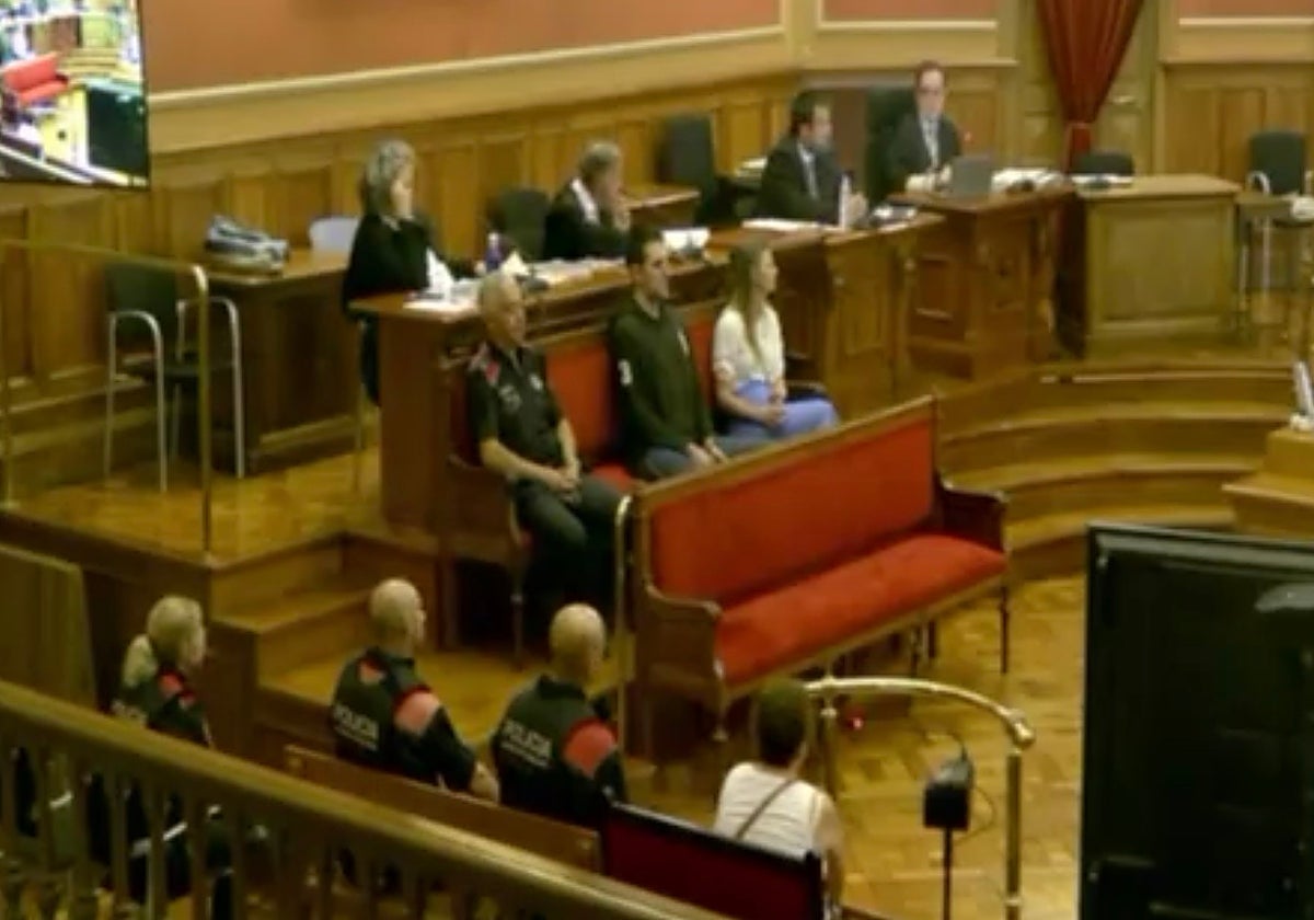 La hija de una de una de las víctimas, durante el juicio en la Audiencia de Barcelona, este miércoles