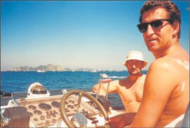 La izquierda se agarra a la foto de Feijóo con el narco Dorado en 1995 para agotar sus opciones