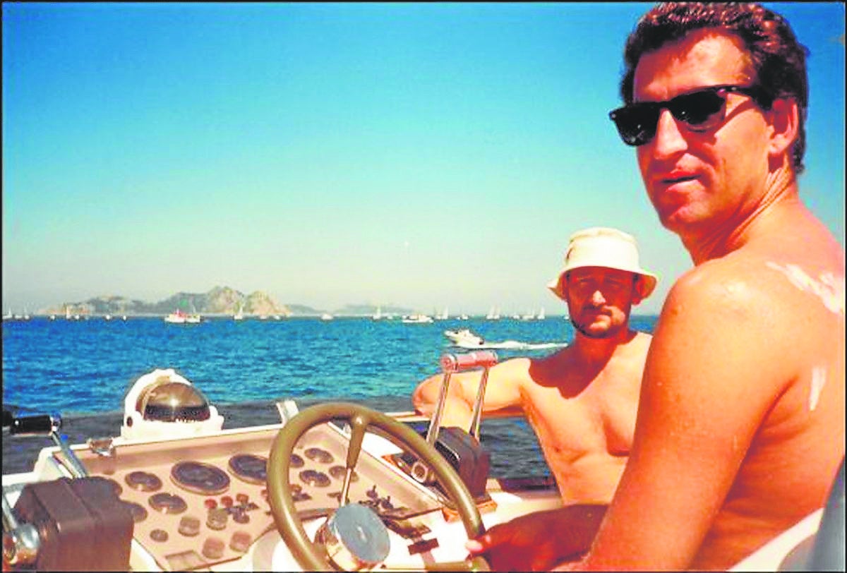 La izquierda se agarra a la foto de Feijóo con el narco Dorado en 1995 para agotar sus opciones