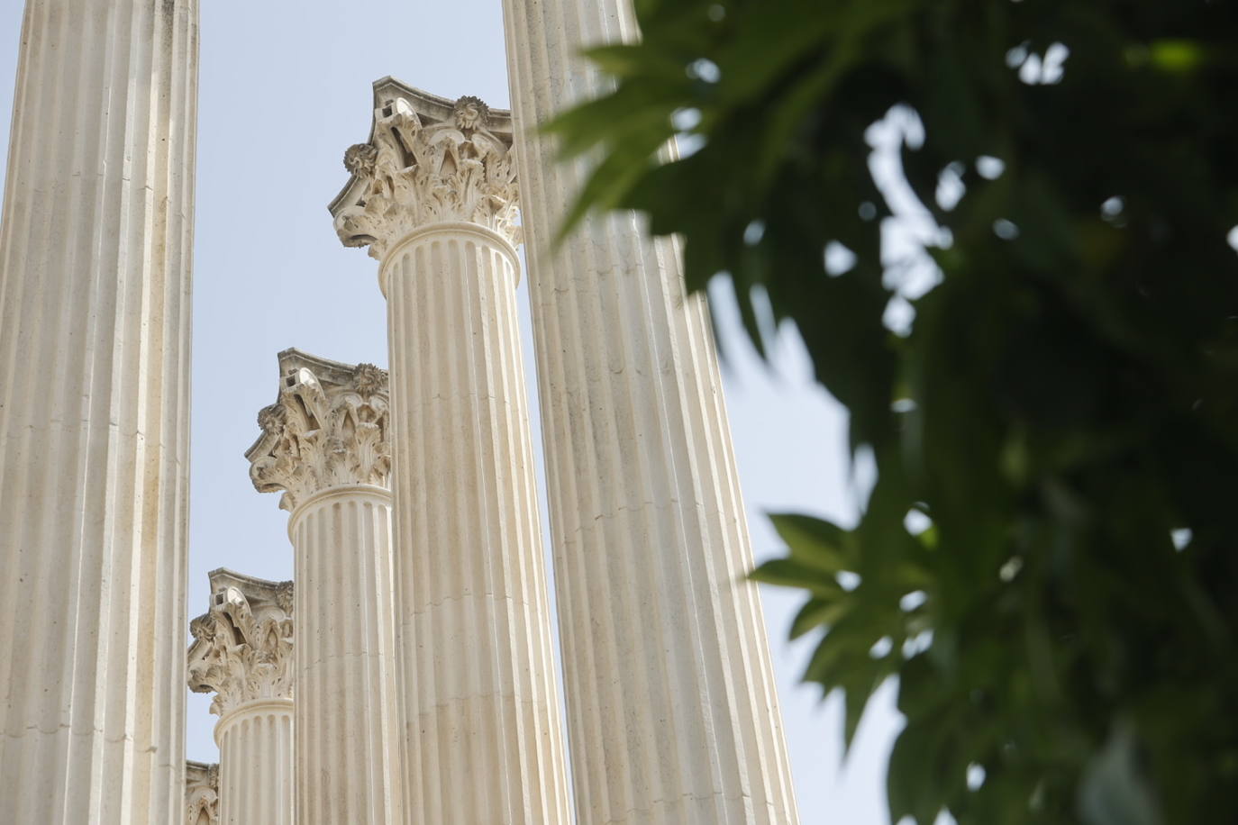 El imágenes, el Templo Romano de Córdoba reluce tras su limpieza