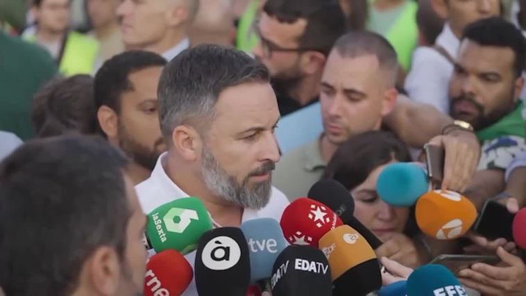 Abascal acusa al PP de "tender la mano" a todos los partidos menos a Vox