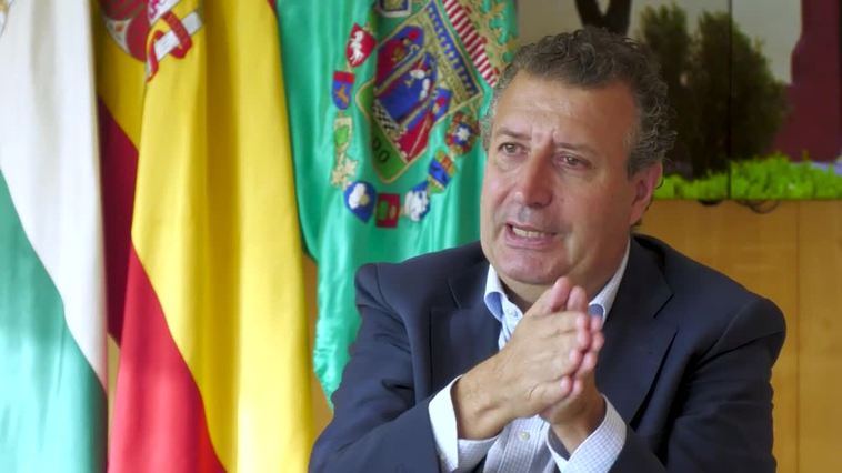 Fernández confía en que los ciudadanos voten el 23J "con la cabeza" más que "con el corazón"