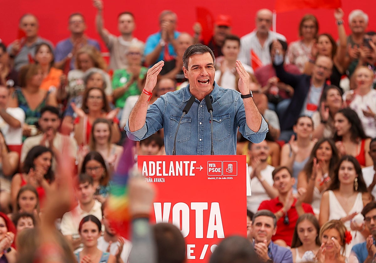 El PSOE abraza el meme de &#039;Perro Sanxe&#039; en el cierre de campaña: de Rigoberta Bandini a la chapa de Begoña Gómez