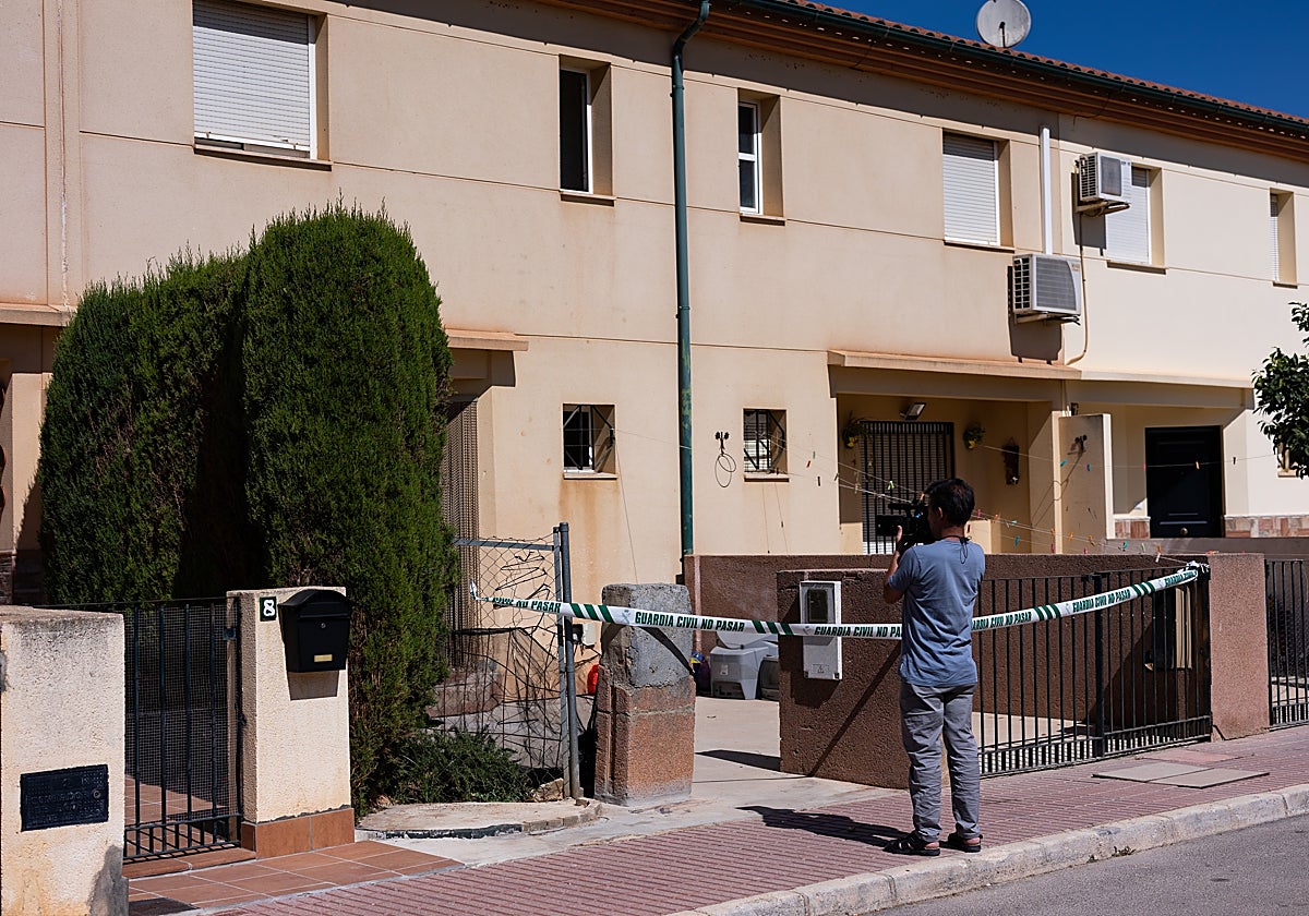 Domicilio de la víctima en Humilladero precintado por la Guardia Civil