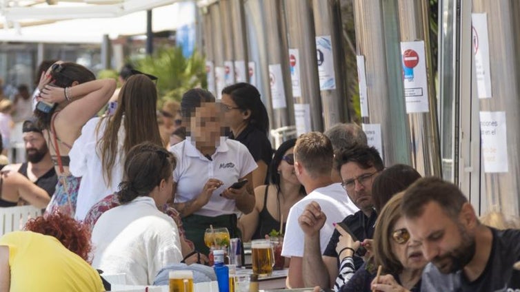 «Me levanté sin desayunar, me imagino que amasando el pan después de 15 minutos»: la queja airada de la clienta de un bar por la espera