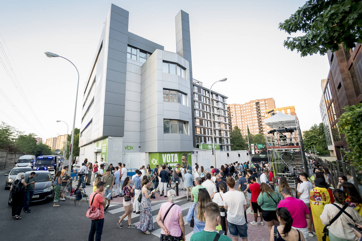Este es el ambiente Foto durante el seguimiento de la jornada electoral en la sede de Vox