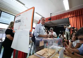 Juan Espadas cree que votar hoy es «más importante que nunca» para «consolidar» la democracia