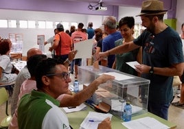 Andalucía madruga para votar en las elecciones generales 23J