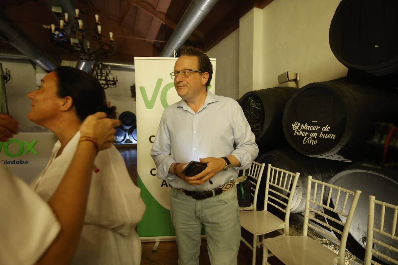 La igualada noche electoral en la &#039;sede&#039; de Vox en Córdoba, en imágenes