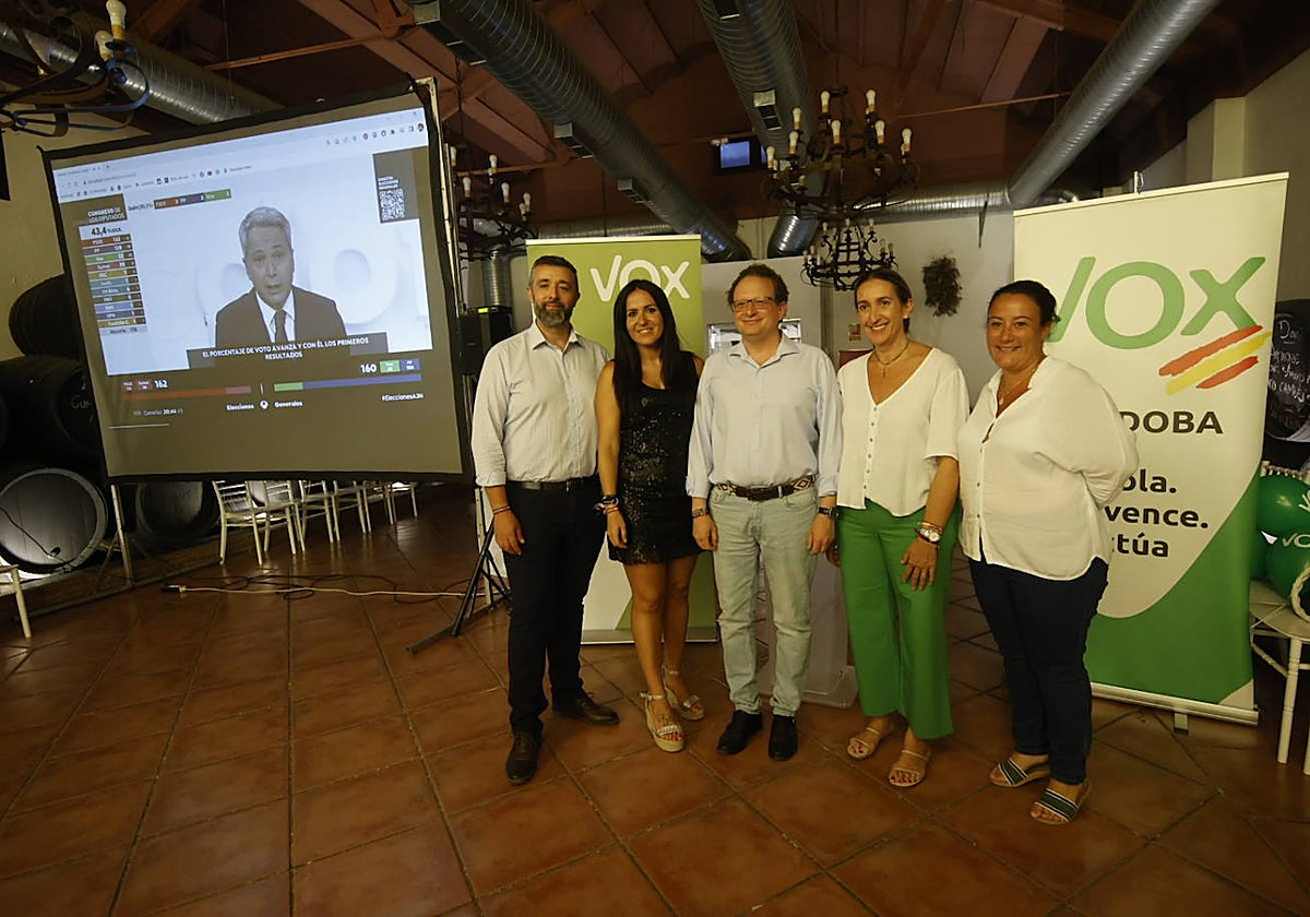 Representantes políticos y afiliados de Vox, este domingo en Córdoba