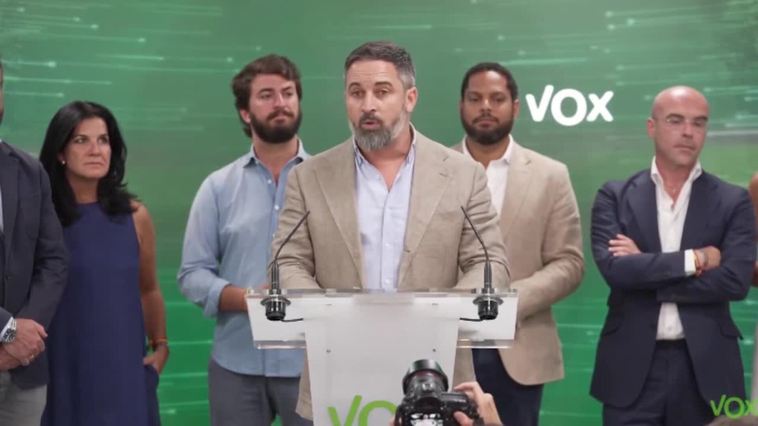 Abascal culpa a Feijóo del fracaso de la alternativa por su "blanqueamiento" del Gobierno