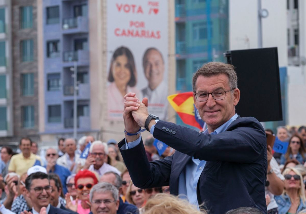 El presidente del PP, Alberto Núñez Feijóo, en Las Canteras (Gran Canaria) en un mitin electoral.