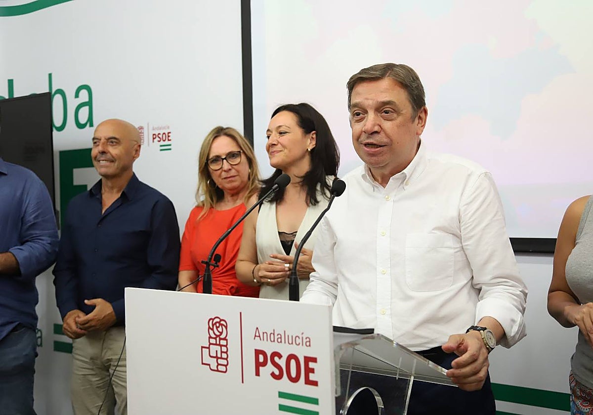 Antonio Hurtado, María Ángeles Luna, Rafi Crespín y Luis Planas, en la sede del PSOE