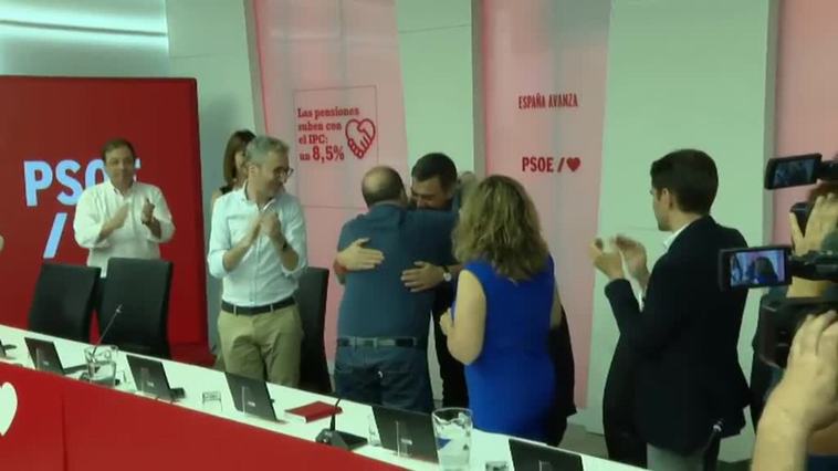 Pedro Sánchez, recibido al grito de "presidente" en la Ejecutiva Federal del PSOE