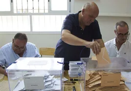 Andalucía vuelve al bipartidismo: PP y PSOE acumulan el 70% de los votos en las elecciones del 23J