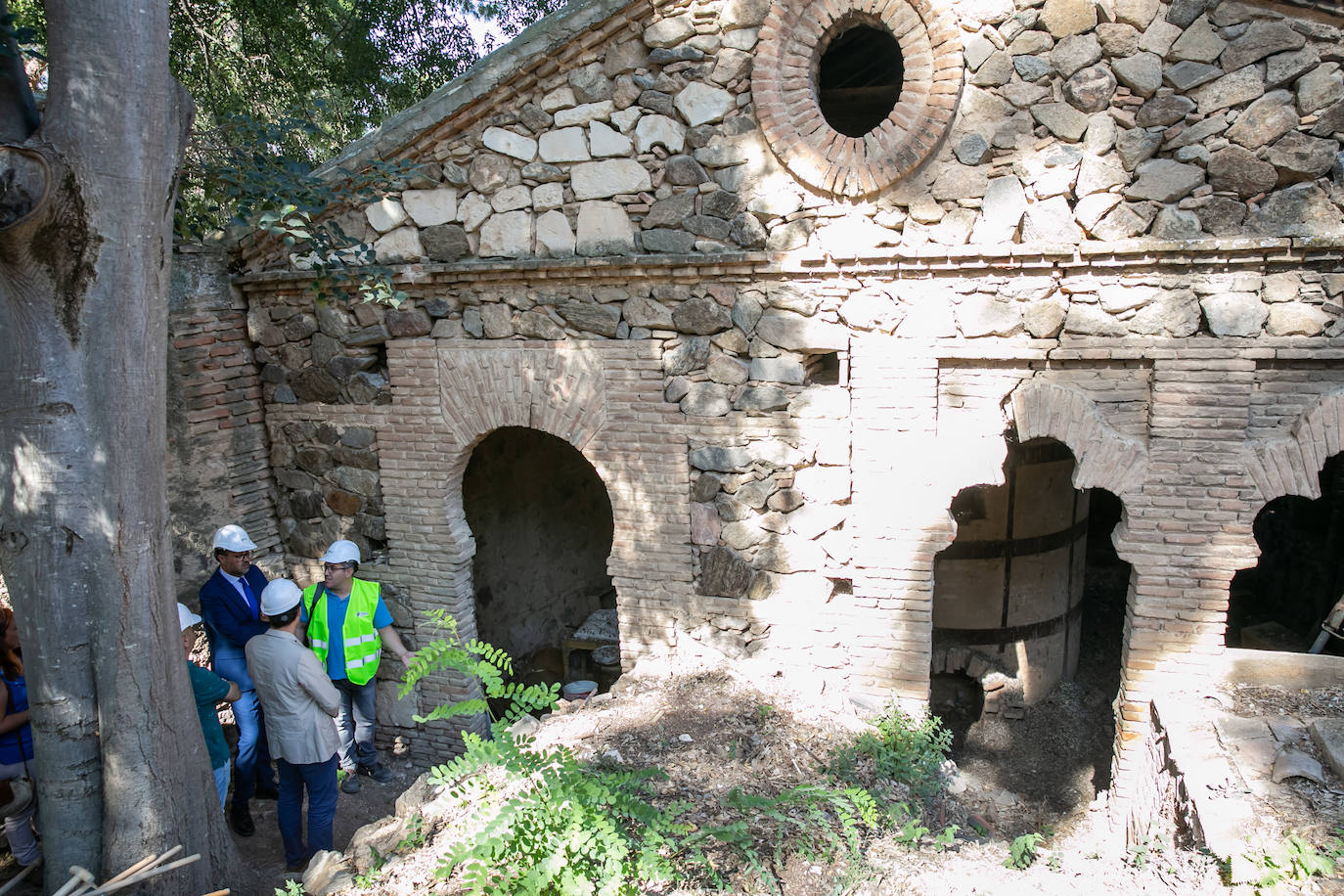 La visita al edificio de hornos de la Escuela de Arte de Toledo, en imágenes