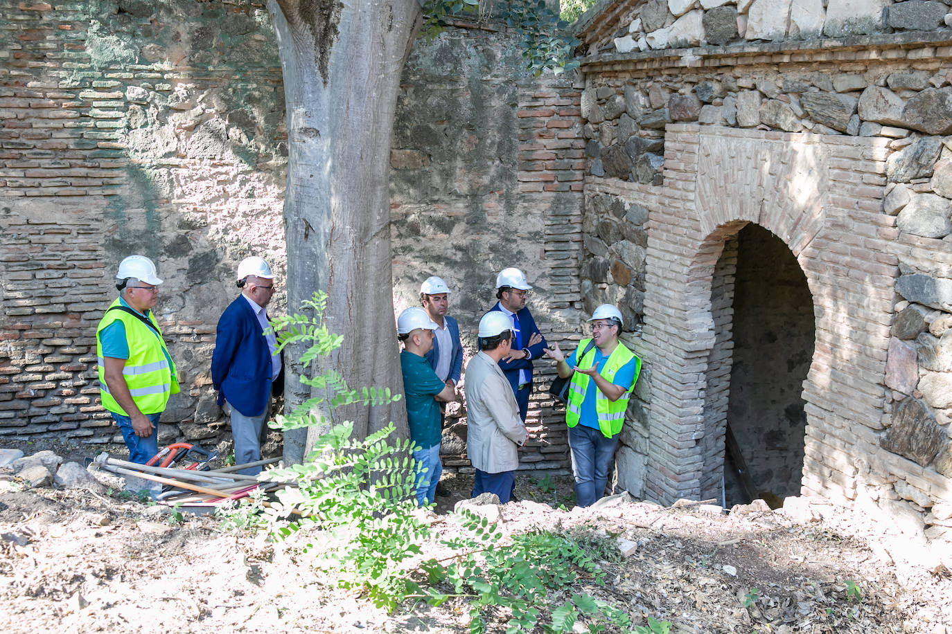 La visita al edificio de hornos de la Escuela de Arte de Toledo, en imágenes
