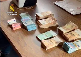 La Guardia Civil interviene cerca de 60.000 euros en metálico y casi 400 gramos de cocaína a dos personas en Valencia
