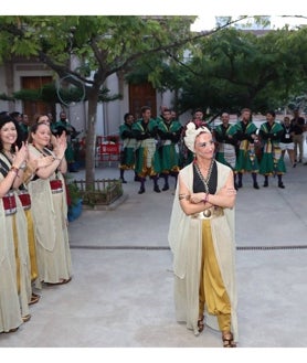 Imagen secundaria 2 - Imágenes del inicio de fiestas de Moros y Cristianos en Torrent