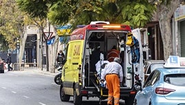 Un anciano de 85 años muere atropellado por un coche que se empotró contra una gasolinera en Alicante