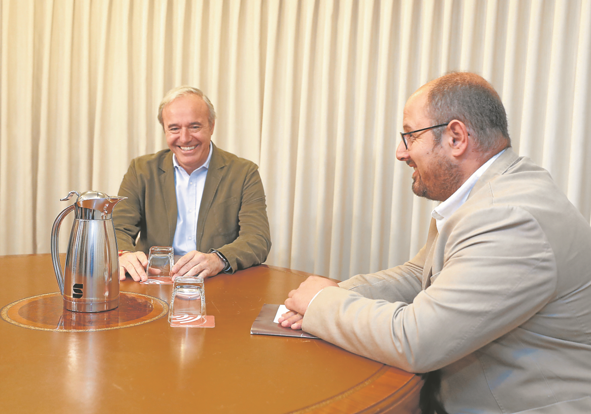 Jorge Azcón con el presidente del PAR, Alberto Izquierdo