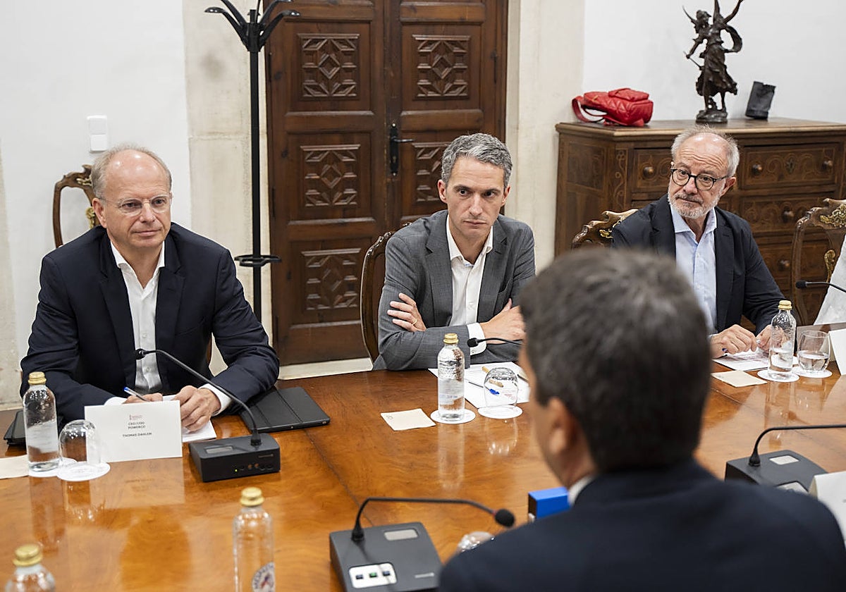 Imagen de la reunión celebrada este viernes en el Palau de la Generalitat