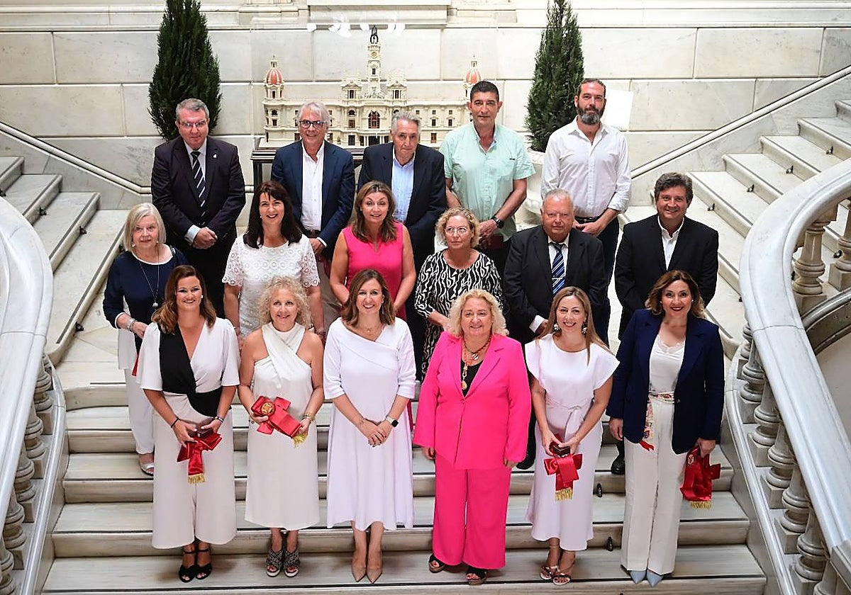 Imagen de la alcaldesa de Valencia, María José Catalá, con los nuevos representantes de las pedanía de la ciudad