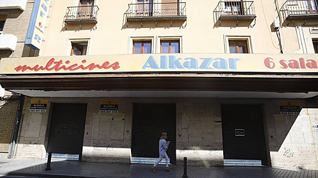 Fachada de los multicines Alkázar, en la calle Reyes Católicos