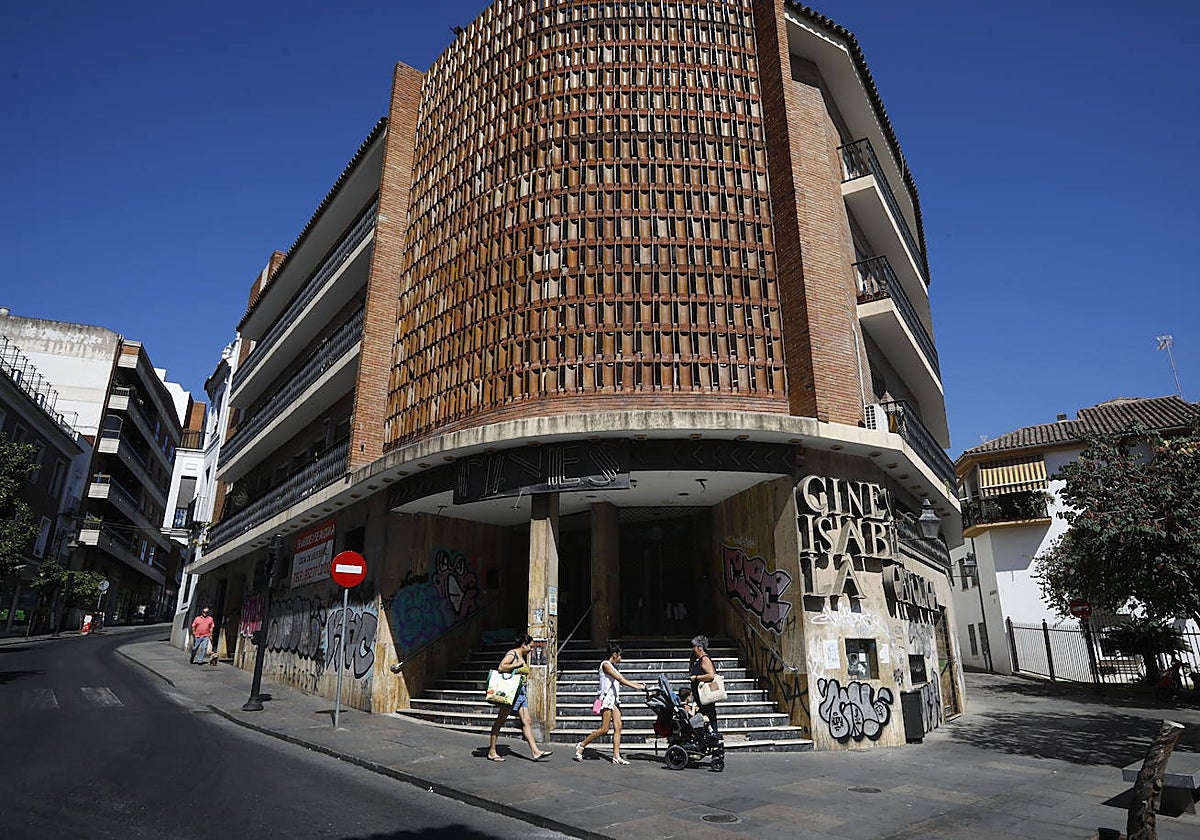 Fachada del cine Isabel la Católica en Córdoba