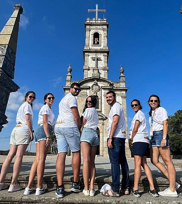 Nuria Heras junto a sus amigos ya en Portugal