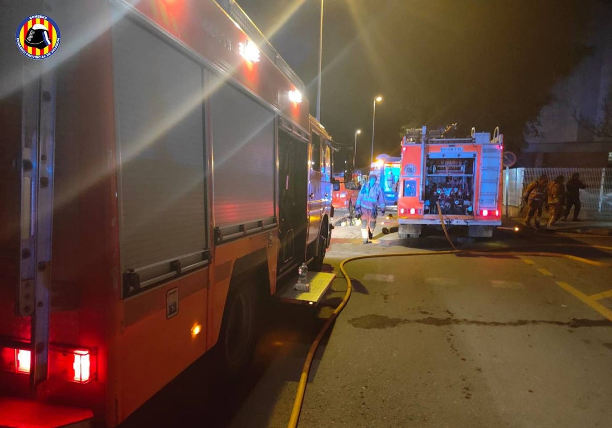 Imagen de archivo de trabajos nocturnos del Consorcio de Bomberos de Valencia