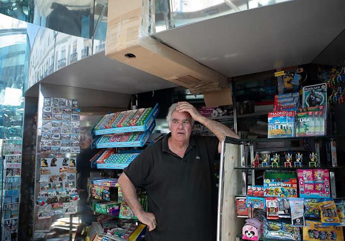 Un kiosquero en la Puerta del Sol