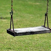 Dos padres se lían a golpes por el turno de sus hijos para usar un columpio