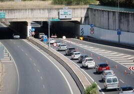 Los conductores se adaptan al corte de carriles en el túnel de los Omeyas de Córdoba