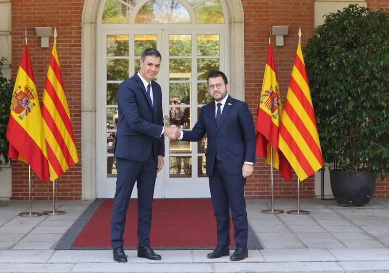 Sánchez y Aragonès, durante un encuentro en La Moncloa