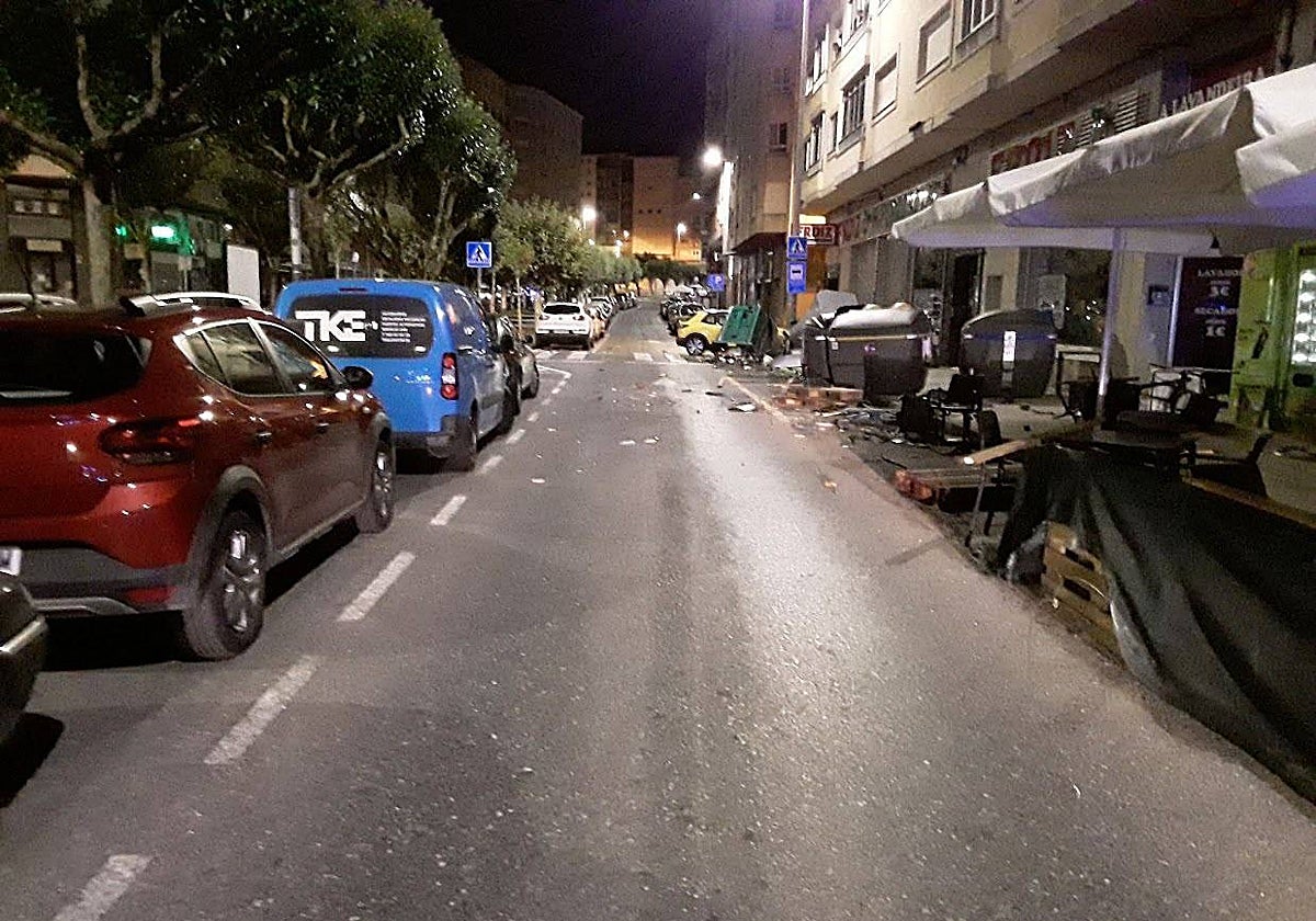 Estado en el que quedó la terraza tras el choque