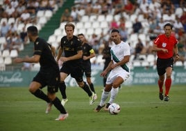El Córdoba CF convence en juego, pero acusa la falta de gol ante el Cádiz CF