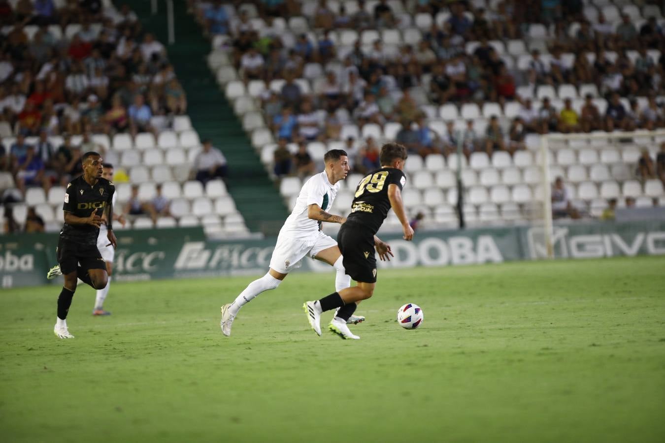 Las mejores imágenes del I Trofeo Puertas de Córdoba, disputado entre el Córdoba CF y el Cádiz CF