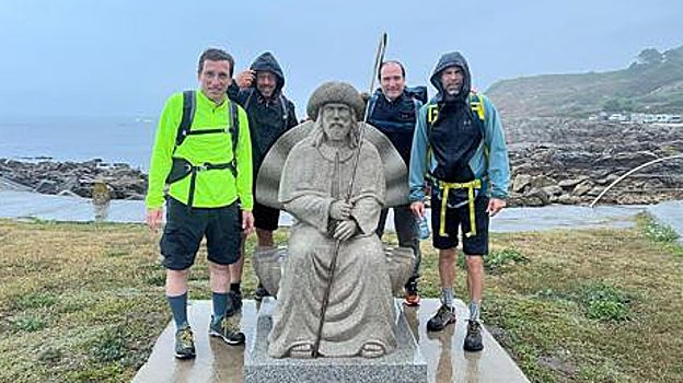 Almeida y sus compañeros peregrinos, en una foto publicada en su cuenta de Instagram