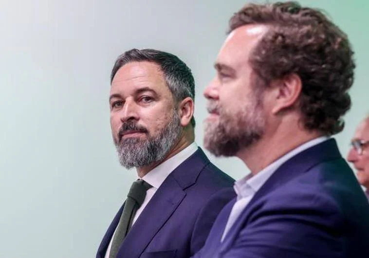 Iván Espinosa de los Monteros junto a Santiago Abascal