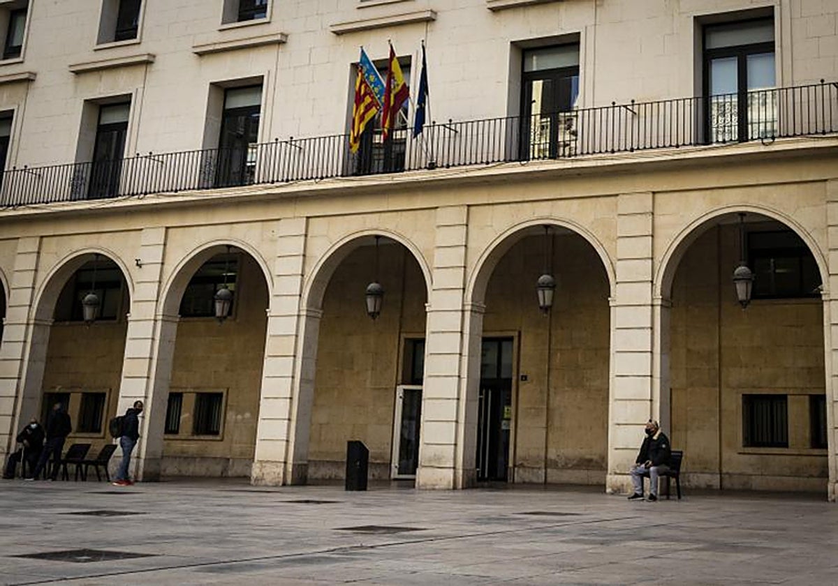 Entrada al edificio de la Audiencia Provincial de Alicante, sede del juicio