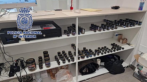 Imagen del material cannábico intervenido por la Policía en Benidorm