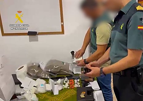 Imagen secundaria 1 - Imágenes de la operación contra la banda de atracadores y traficantes