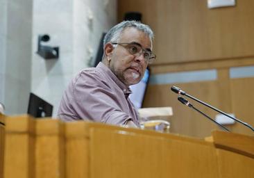 Podemos, en la investidura de Azcón en Aragón: «Si en una mesa hay un nazi y diez personas que lo respetan, en esa mesa hay once nazis»