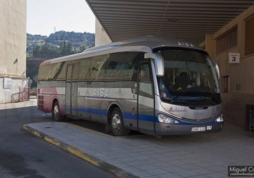 Almadén pide a las administraciones que aclaren la suspensión del autobús que le comunica con Ciudad Real