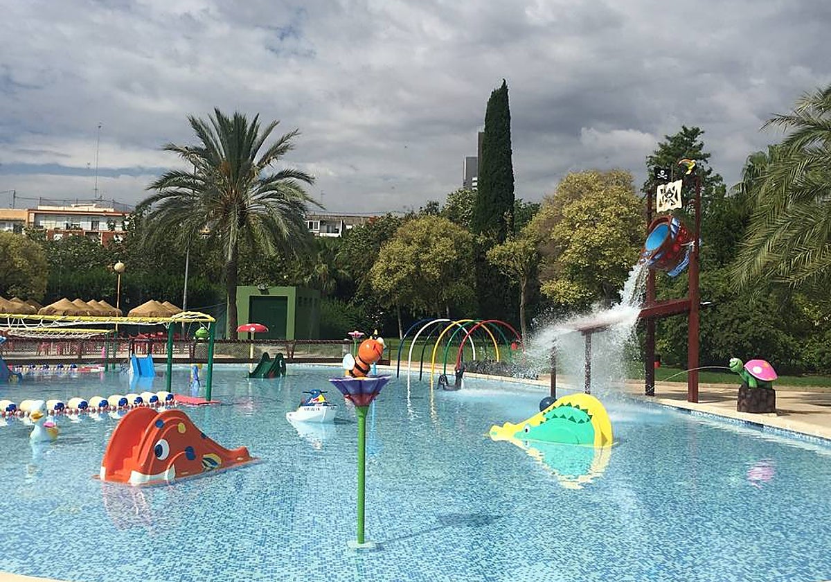Imagen de archivo de la piscina municipal de Benicalap