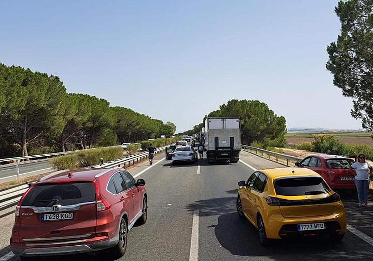 Imagen del monumental atasco del pasado lunes en la AP-4