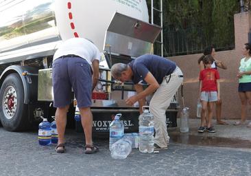 Vecinos de Las Jaras: «Las familias tenemos miedo con el agua que han tomado nuestros hijos»